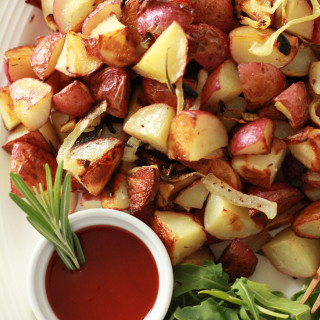 rosemary garlic roasted potatoes