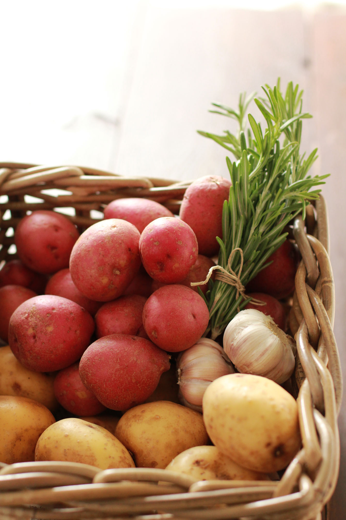 rosemary-garlic-roasted-potatoes-02