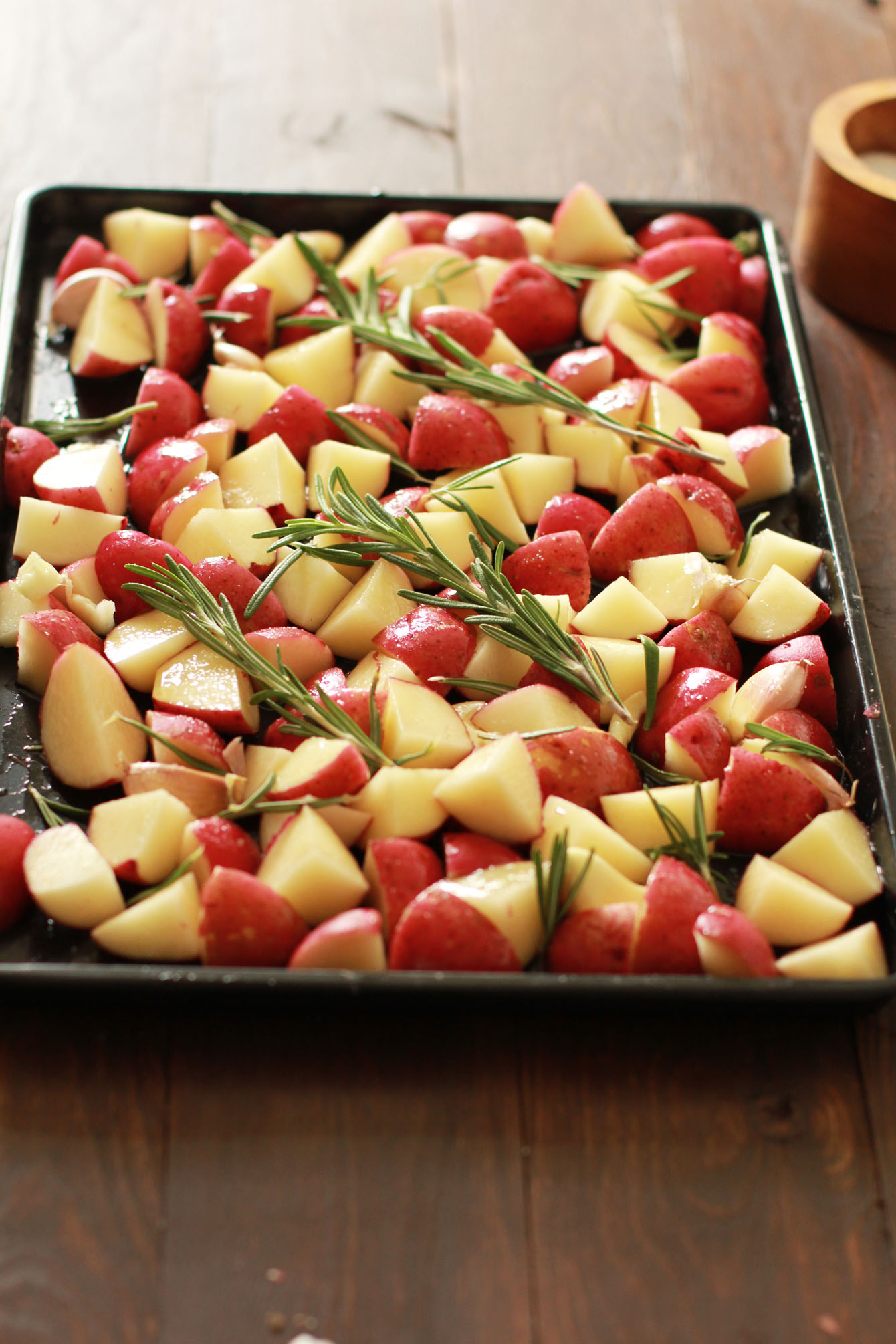 rosemary-garlic-roasted-potatoes-04