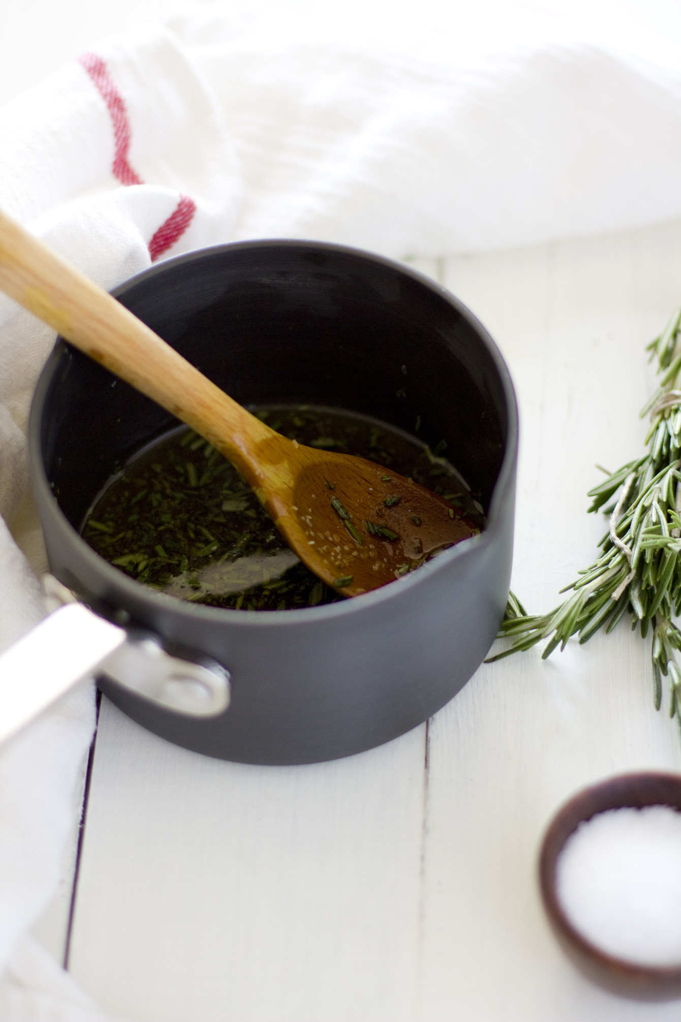 oven-roasted-maple-rosemary-glazed-carrots